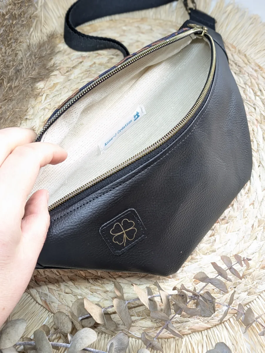 Sac banane artisanal noir détail Léopard – Image 6